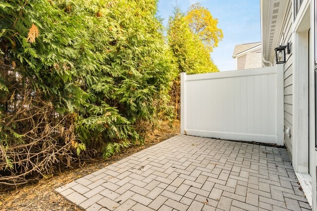 Building Photo - 2978 Bernard View Ln