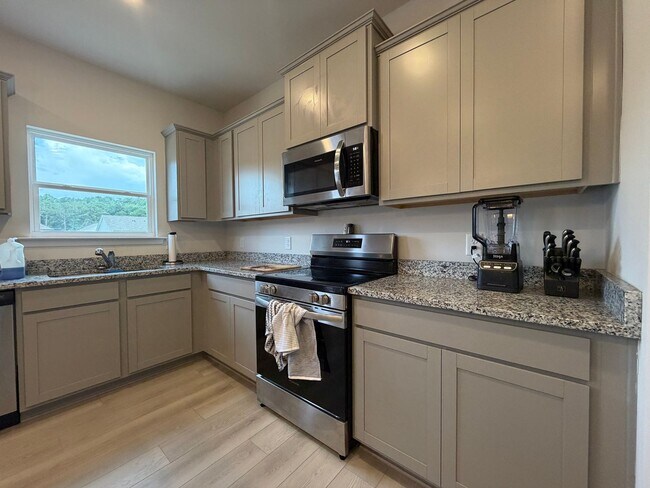 Building Photo - 26 Busby Dr SE
