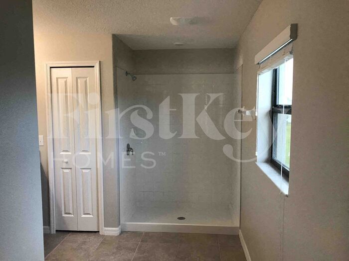 Building Photo - 9747 Sage Creek Dr
