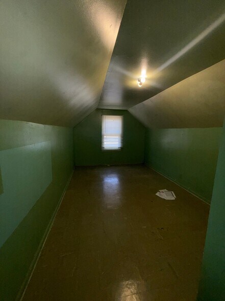 Building Photo - 411 W Marengo Ave