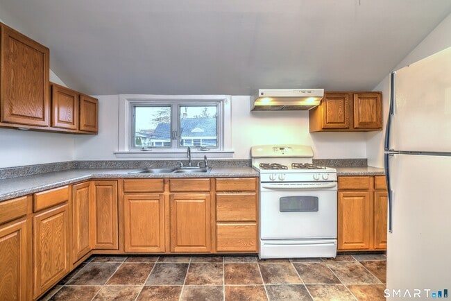 Building Photo - 83 Hawley Ave