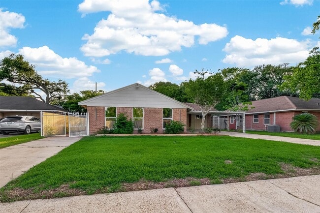 Building Photo - 11206 Huggins Dr