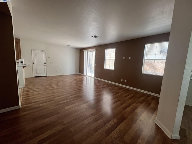 Building Photo - 3127 Puffin Cir