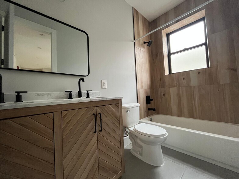 Building Photo - 162 Ocean Ave