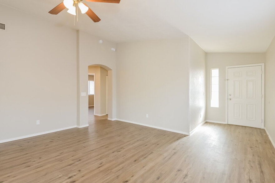 Building Photo - 9009 E Kinross Dr