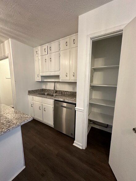 Building Photo - 5170-5172 Ridge Forest Dr