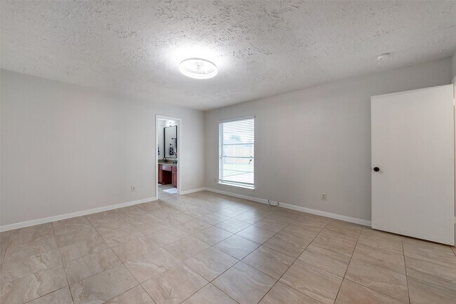 Building Photo - 16419 Lost Quail Dr