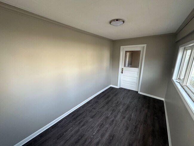 Building Photo - 3 Bedroom Duplex