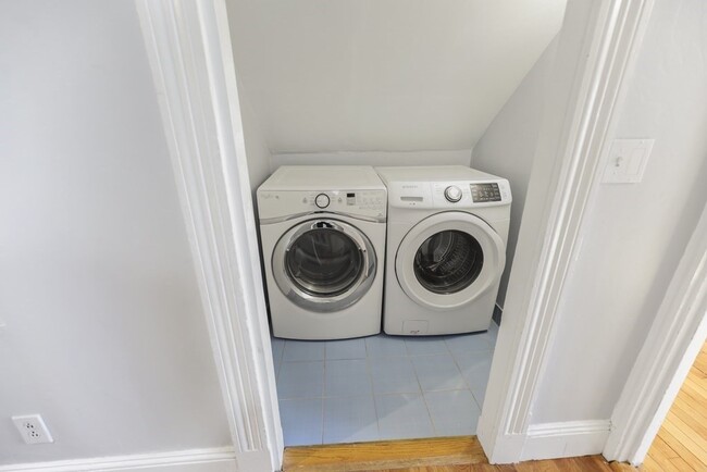 Building Photo - 1004 South St