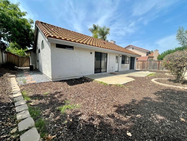 Building Photo - 1008 Bridle Path Way