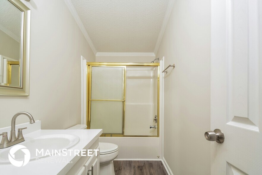 Building Photo - 617 E Walnut Ave