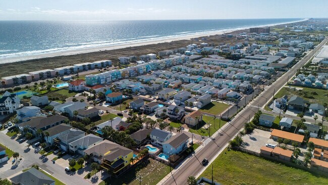 Building Photo - 607 Sand Key Dr