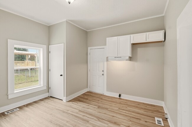 Building Photo - 8 Hames St