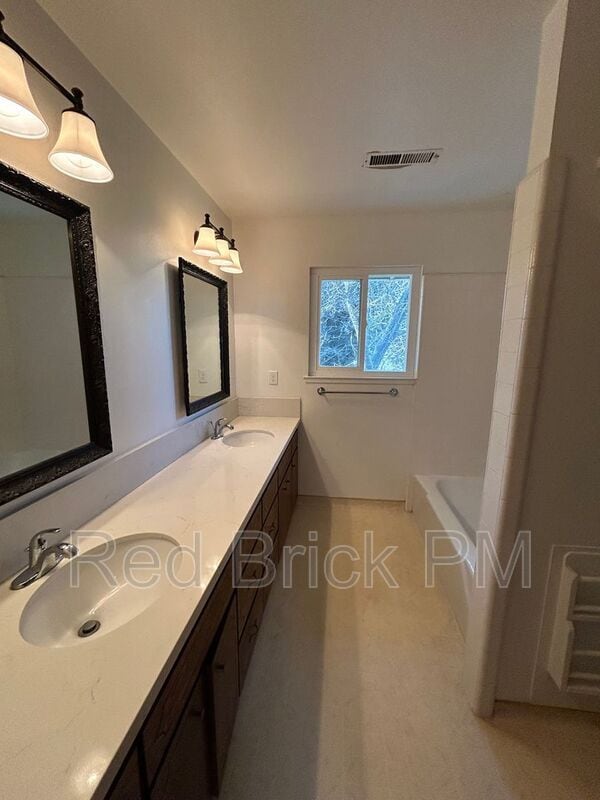 Building Photo - 3355 San Fernando Ct