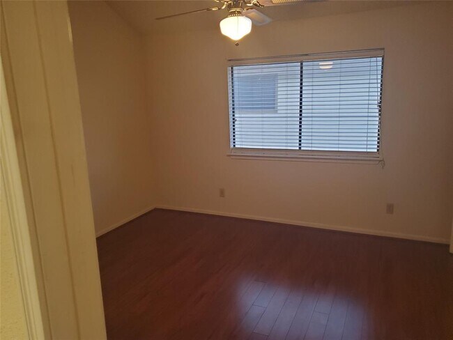 Building Photo - 2425 Holly Hall St