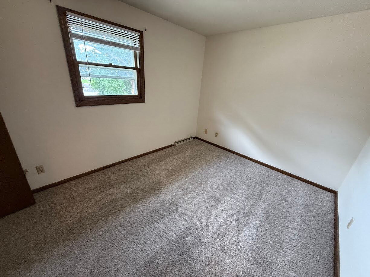 Building Photo - 2613 Smithfield Dr