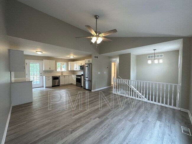 Building Photo - 219 Sandalwood Dr