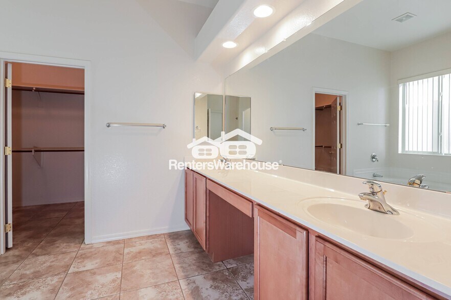 Building Photo - 41 W Camino Tierra Montana