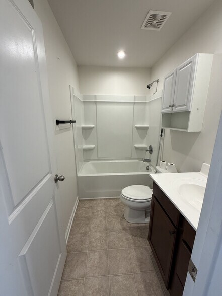 Building Photo - 103 Fernside Ct