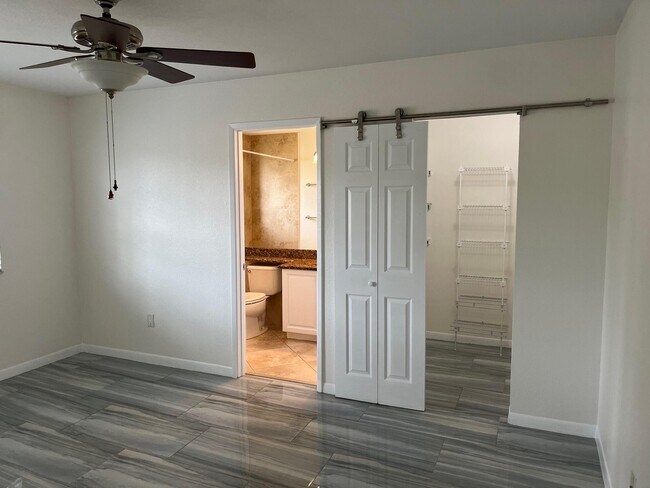 Building Photo - 103 Yacht Club Way