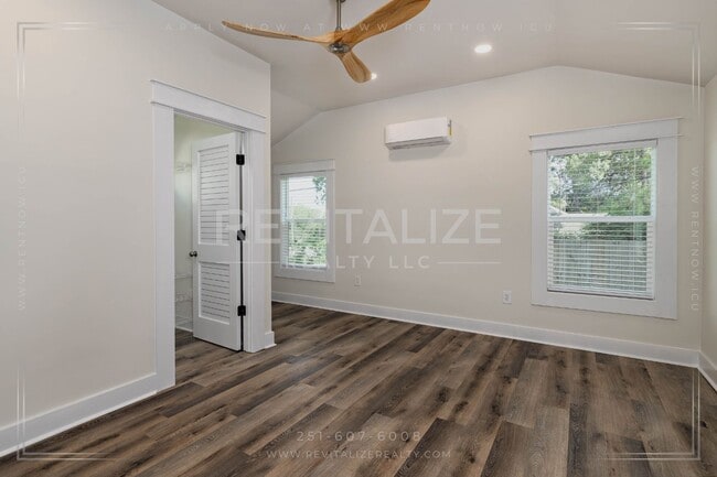 Building Photo - Gorgeous Spring Hill Home!