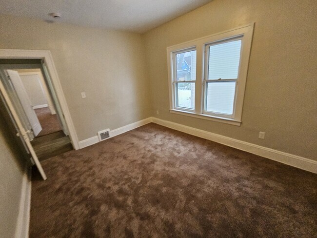 Building Photo - 3378 E 134th St