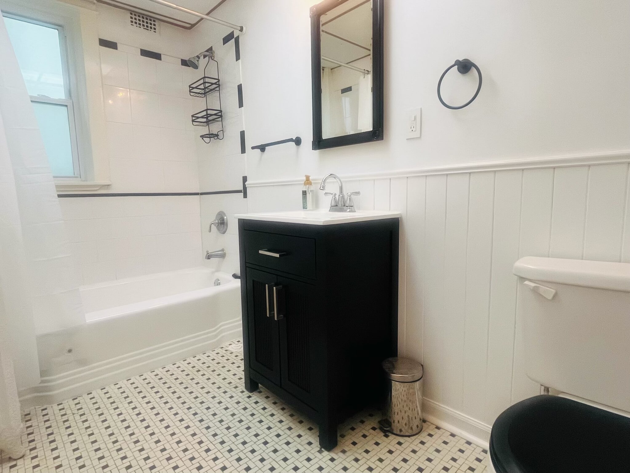 Bathroom - 531 S Lombard Ave