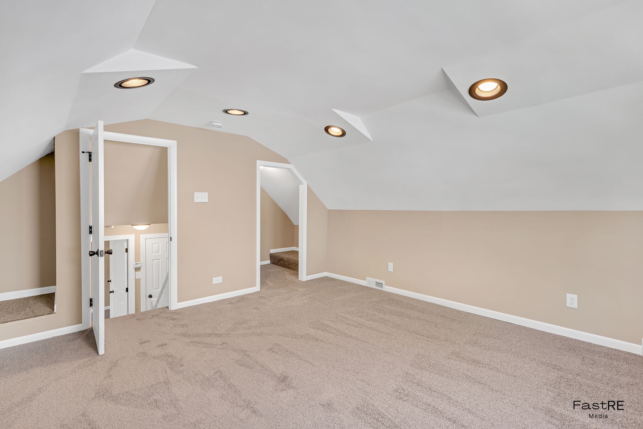 Building Photo - 2059 Downey Rd