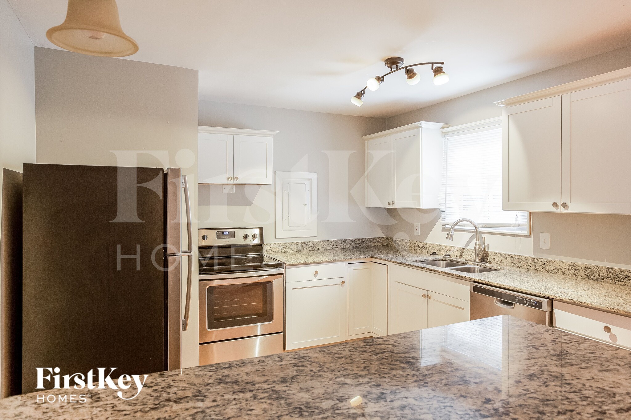 Building Photo - 10808 Ruckle St