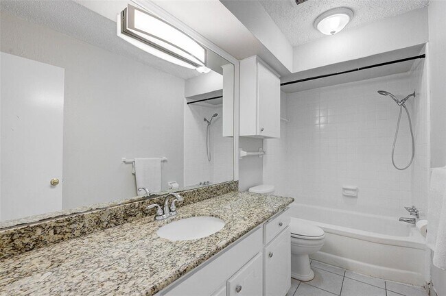 Building Photo - 7900 Westheimer Rd