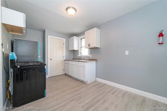 Building Photo - 9327 Schaefer Hwy