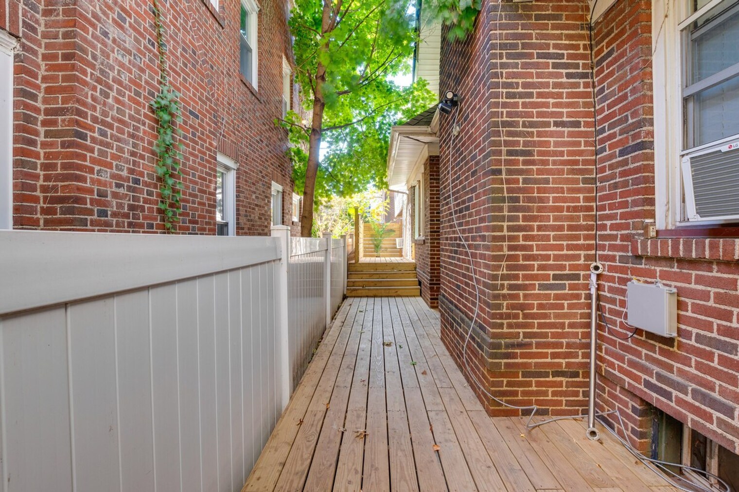 Building Photo - 318 Meeker Ave