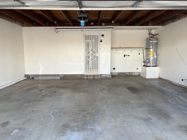 Building Photo - Centrally Located Redlands Townhome