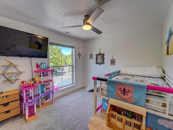Building Photo - This modern Copper Ranch condo was fabulou...