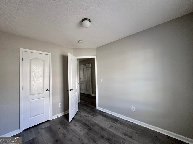 Building Photo - 2042 Bayrose Cir
