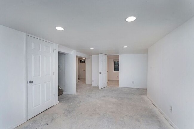 Building Photo - Great Broad Ripple Location With Fenced Backyard!