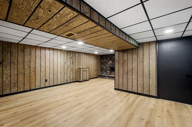 Building Photo - AVAILABLE NOW – Move In Today! NEWLY RENOV...