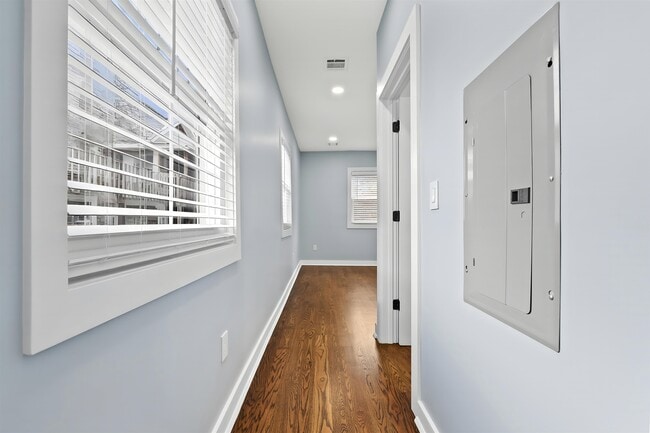 Building Photo - 8 Essex St