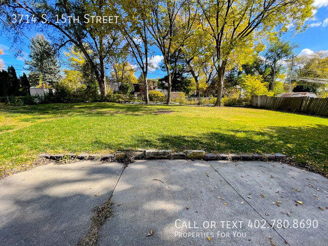 Building Photo - Adorable 2 bedroom house with huge yard!