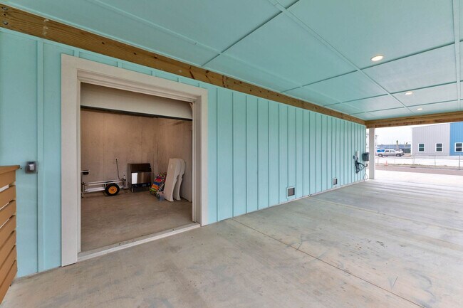 Building Photo - 119 6th St