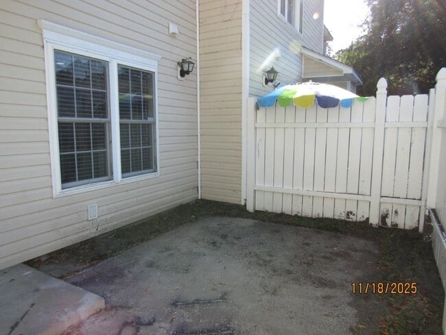 Building Photo - 4128 Horseshoe Rd N