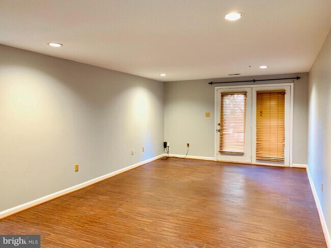 Building Photo - 18164 Royal Bonnet Cir