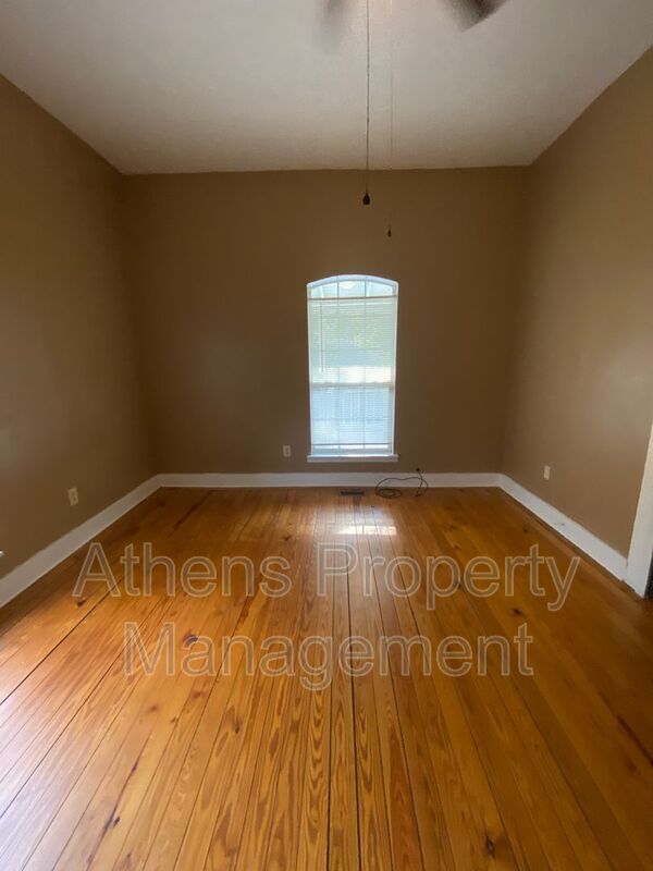 Building Photo - 285 N Rocksprings St