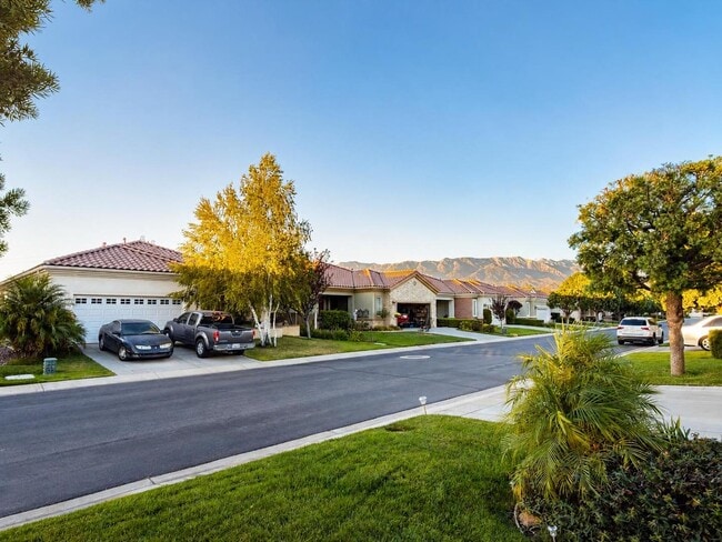 Building Photo - 1085 Northview Dr