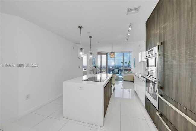 Building Photo - 851 NE 1st Ave