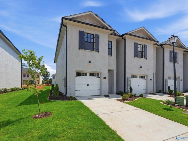 Building Photo - 6 Whispering Oak Dr SW