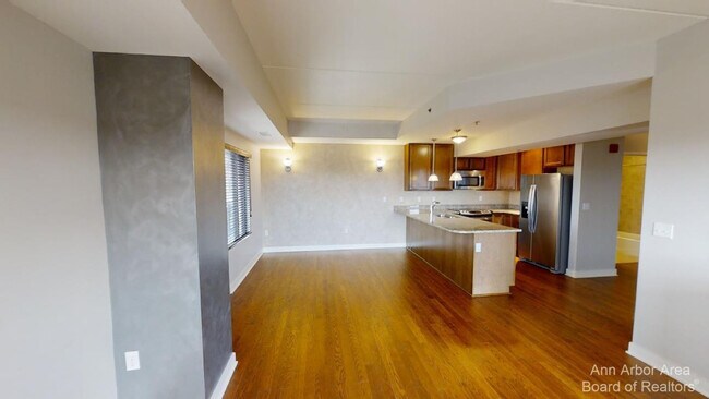 Building Photo - 111 N Ashley St