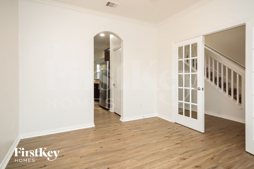 Building Photo - 28603 Hidden Lake W