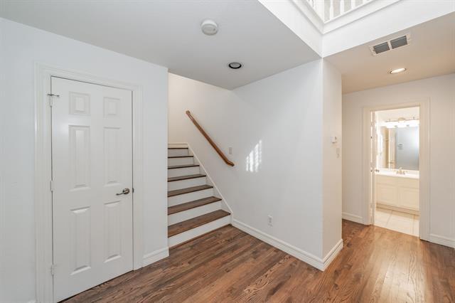 Building Photo - 4213 Wycliff Ave
