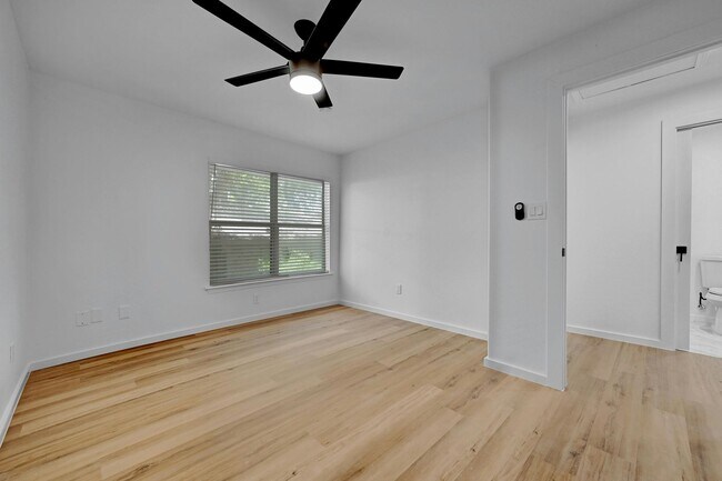 Building Photo - 1913 David St